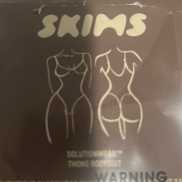 🆕SKIMS seamless sculpt thong low back bodysuit! In clay - Picture 8 of 8